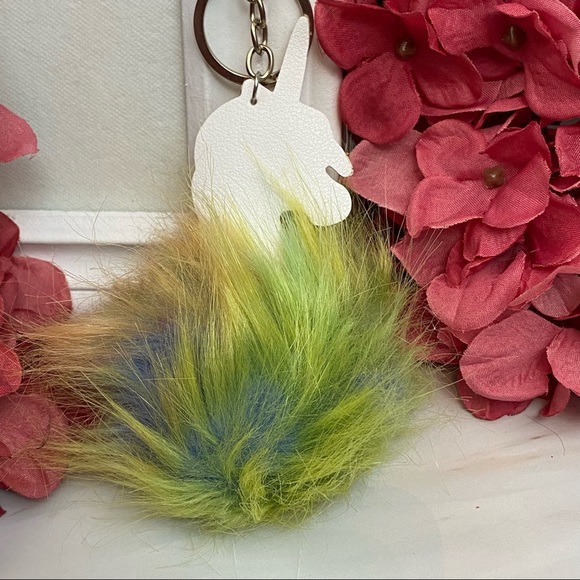 Fluffy Golden Unicorn Pom Pom Keychain Charm - Picture 8 of 12